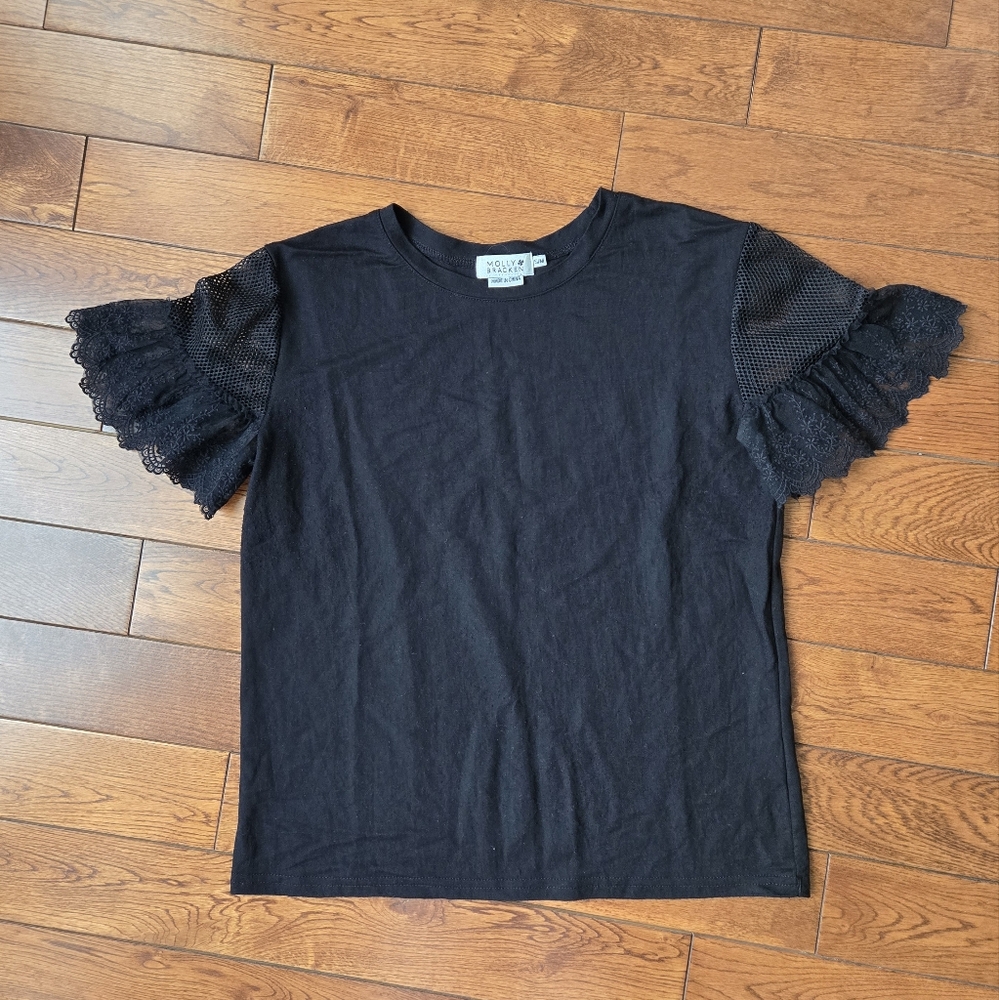 💫 5/$15: Molly Bracken Black Top with Lace Sleeves in Women's Size Small/Medium